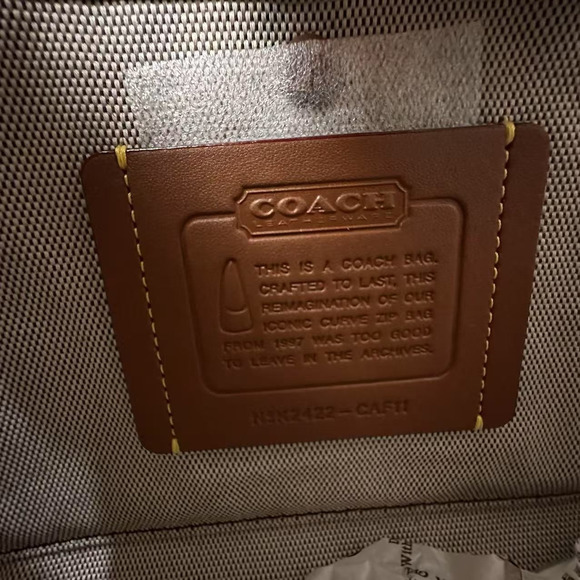 Coach Curve Zip Bag Shoulder Bag In Leather/Gold/Maple CAF11 NWT - Picture 7 of 8